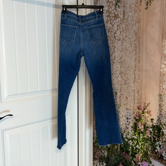 L'AGENCE Ruth High Rise Straight Gold Chain Jeans in Century - Picture 9 of 9